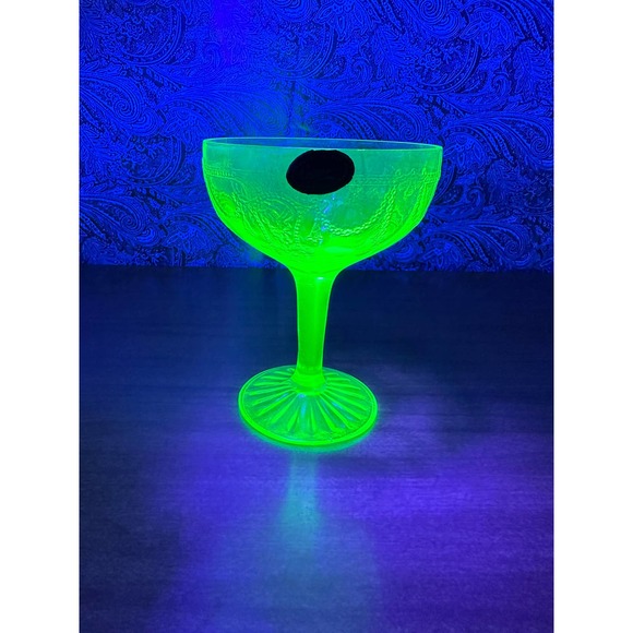 Vintage uranium glass Anchor Hocking Tall champagne goblet cameo pattern - Picture 5 of 10